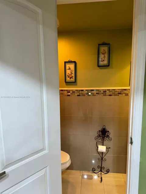 Bath - Undisclosed, Hialeah, FL 33012 photo 2 of 6