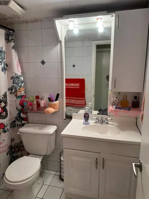 Bath - Undisclosed, Hialeah, FL 33012 photo 5 of 6