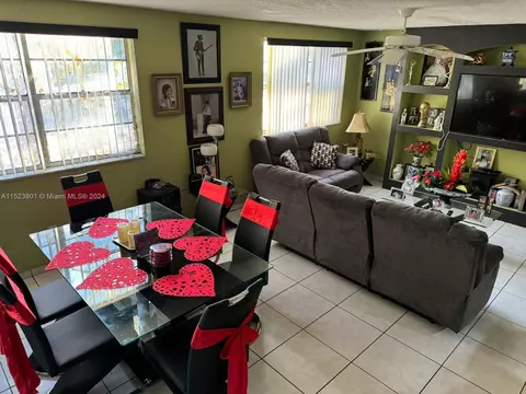 Dining - Undisclosed, Hialeah, FL 33012 photo 2 of 2