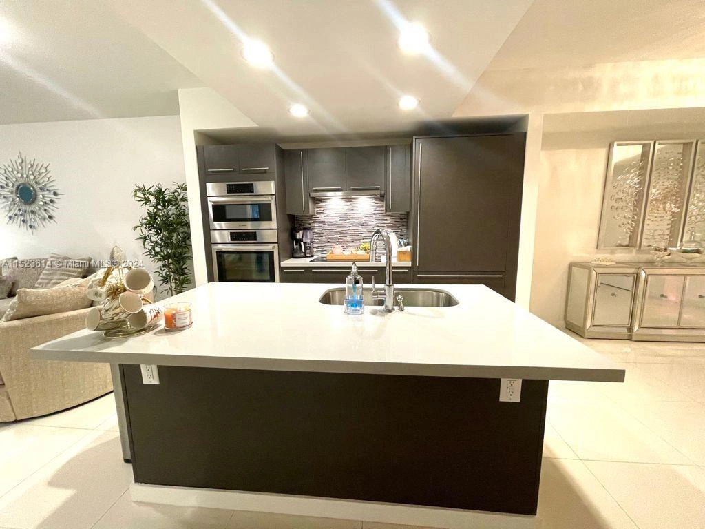 7825 NW 107th Ave Unit 317