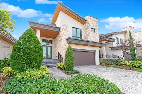 10294 NW 76th Ter, Doral, FL 33178