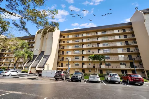 3300 W Rolling Hills Cir #706, Davie, FL 33328