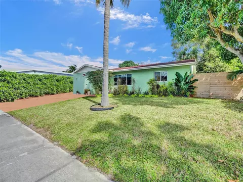 1330 SW 10th Ave, Deerfield Beach, FL 33441