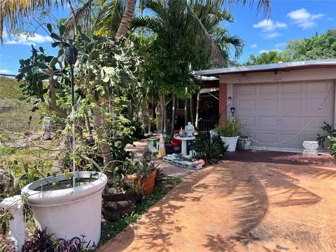 6213 Tyler St, Hollywood, FL 33024
