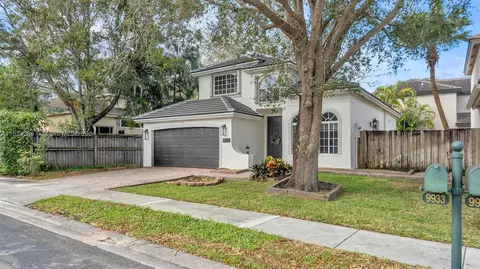 9933 NW 19th St, Pembroke Pines, FL 33024