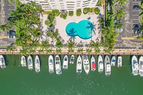 90 Edgewater Dr #1105, Coral Gables, FL 33133