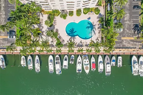 90 Edgewater Dr #1105, Coral Gables, FL 33133