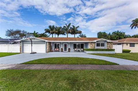 19850 SW 83 Ave, Cutler Bay, FL 33189