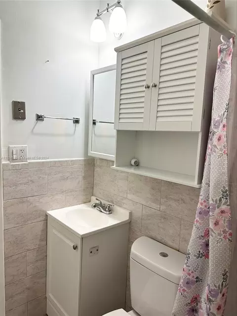 Bath - 3741 E 8th Ct, Hialeah, FL 33013 photo 3 of 3