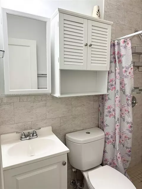 Bath - 3741 E 8th Ct, Hialeah, FL 33013 photo 1 of 3