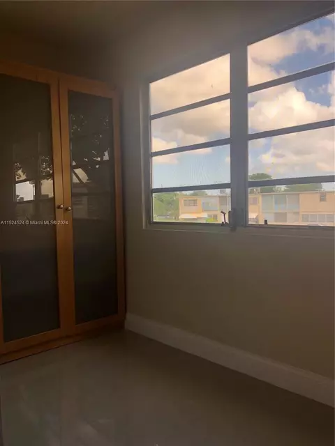 130 NE 202nd Ter #S22, Miami Gardens, FL 33179