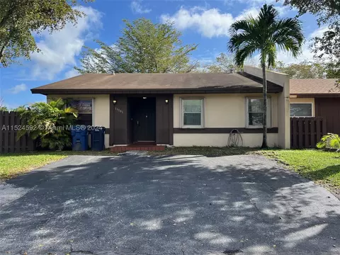 11701 SW 122nd Ct, Miami, FL 33186