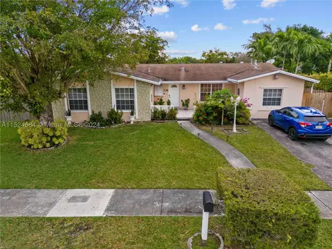 12121 SW 106th St, Miami, FL 33186
