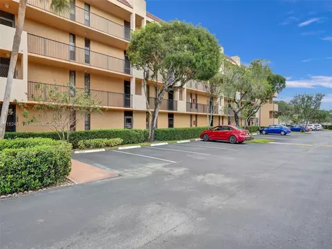 6228 Coral Lake Dr #304, Margate, FL 33063