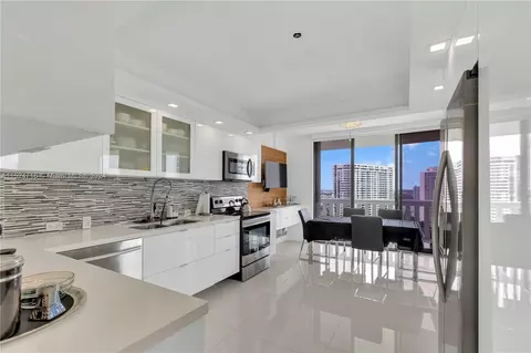 3000 Island Bl #2303, Aventura, FL 33160