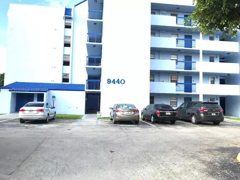 9440 Fontainebleau Blvd #212, Miami, FL 33172