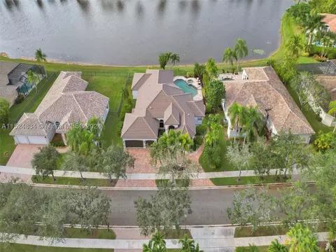 402 Mallard Ln, Weston, FL 33327