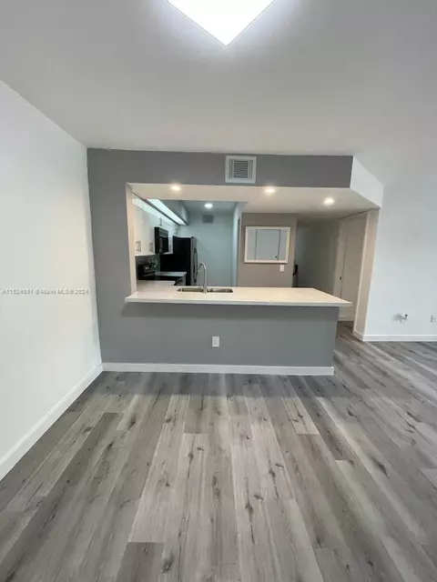 18880 NW 57th Ave #207, Hialeah, FL 33015