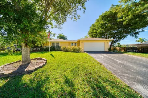 8600 SW 179th St, Palmetto Bay, FL 33157
