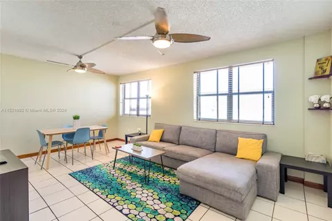 1390 Ocean Dr #404, Miami Beach, FL 33139