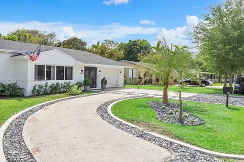 5900 SW 58th Ter, Miami, FL 33143