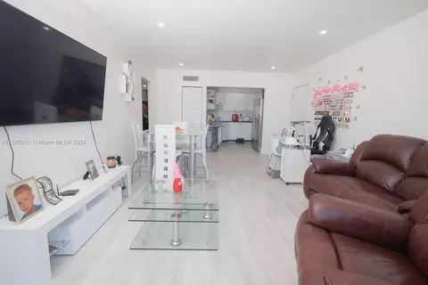 Undisclosed, Hialeah, FL 33012 photo 25