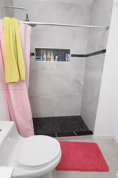 Undisclosed, Hialeah, FL 33012 photo 21