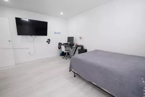 Undisclosed, Hialeah, FL 33012 photo 12