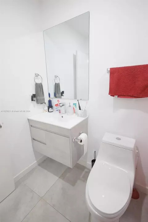 Undisclosed, Hialeah, FL 33012 photo 18
