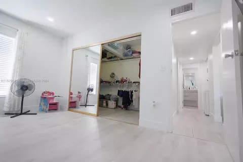 Undisclosed, Hialeah, FL 33012 photo 10