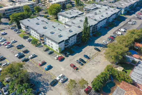 Undisclosed, Hialeah, FL 33012 photo 2