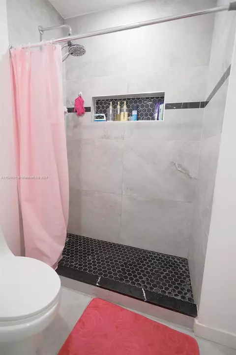 Undisclosed, Hialeah, FL 33012 photo 19