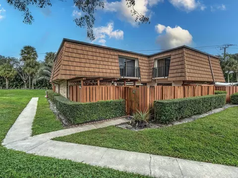 9158 SW 23rd St #A, Davie, FL 33324