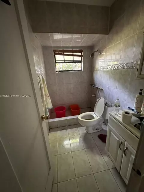 711 E 31st St, Hialeah, FL 33013 photo 2