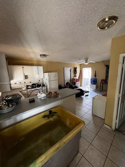 711 E 31st St, Hialeah, FL 33013 photo 4