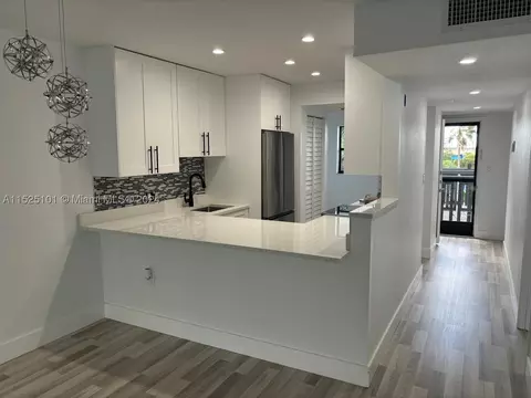 1021 Mockingbird Ln #403, Plantation, FL 33324