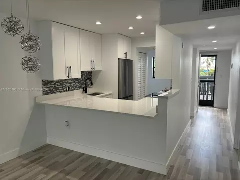 1021 Mockingbird Ln #403, Plantation, FL 33324