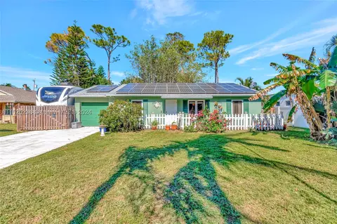 5373 Woodland Dr, Delray Beach, FL 33484