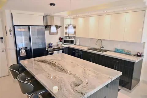 401 Ocean Dr #1015, Miami Beach, FL 33139