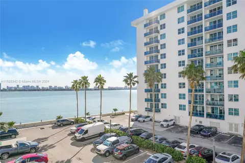 7501 E Treasure Dr #3A, North Bay Village, FL 33141