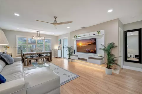 125 NE 1st Ct, Dania Beach, FL 33004