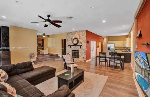 7190 SW 14th St, Pembroke Pines, FL 33023