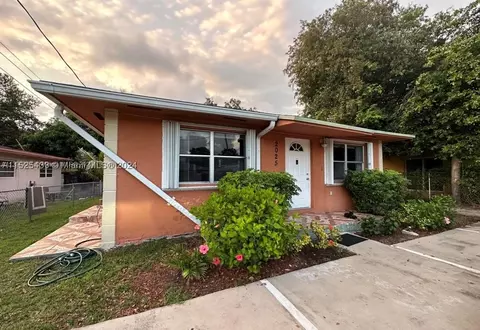 2025 NW 99th Ter, Miami, FL 33147