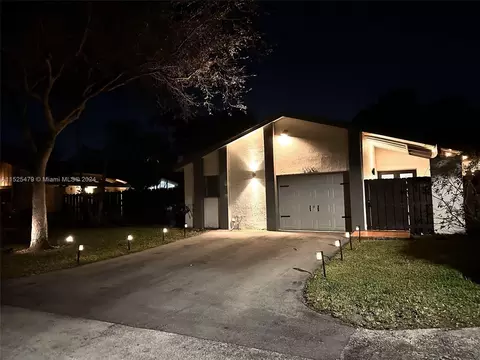 13636 SW 115th Ln, Miami, FL 33186