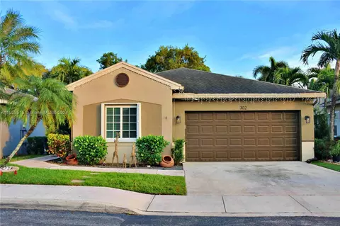 302 E Riverbend Dr, Sunrise, FL 33326