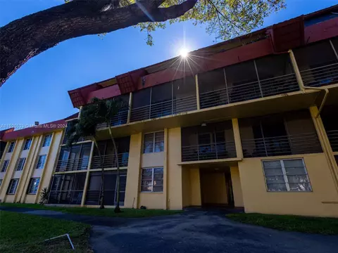 3285 Foxcroft Rd #E206, Miramar, FL 33025