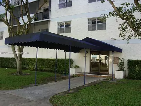 8950 NE 8th Ave #406, Miami, FL 33138
