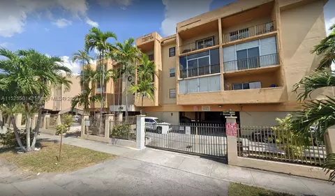 6055 W 19th Ave #207, Hialeah, FL 33012