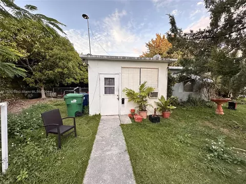 15001 Leisure Dr, Homestead, FL 33033