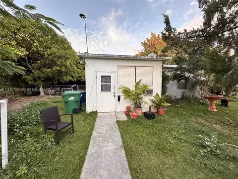 15001 Leisure Dr, Homestead, FL 33033